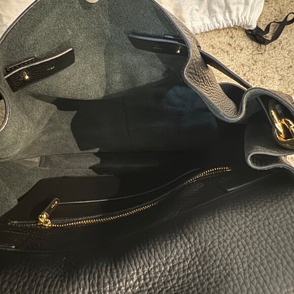 Cuyana backpack 13" model (like new) - Picture 4 of 9